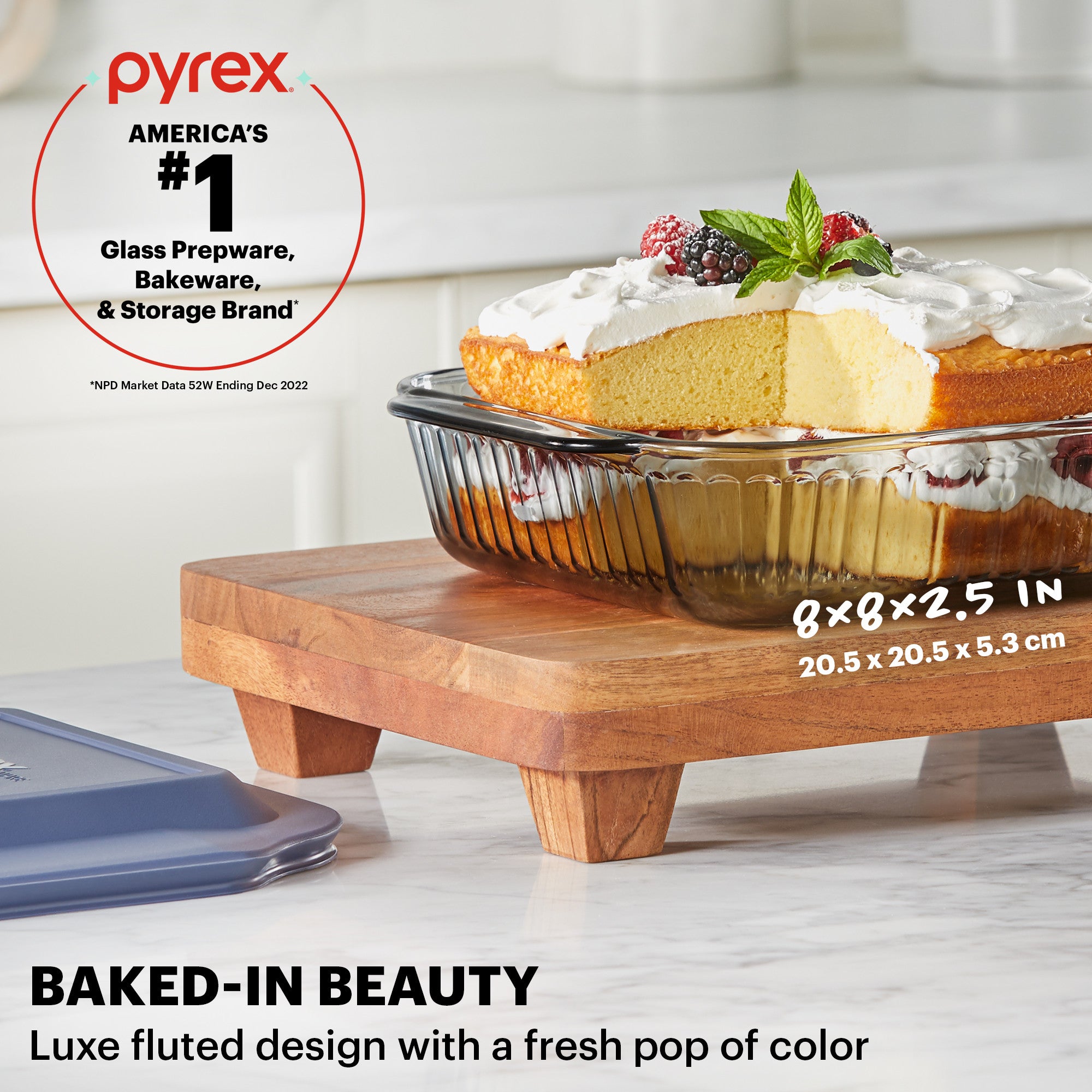 Pyrex® Colours Sculpted Smoke Bakeware Square w/Plastic Lid 20cm